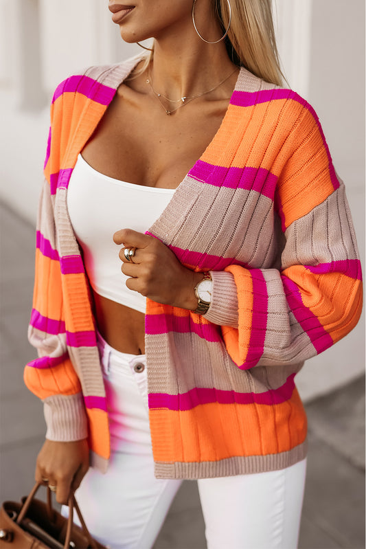 Orange gestreifter colorblock-cardigan mit hängenden schultern