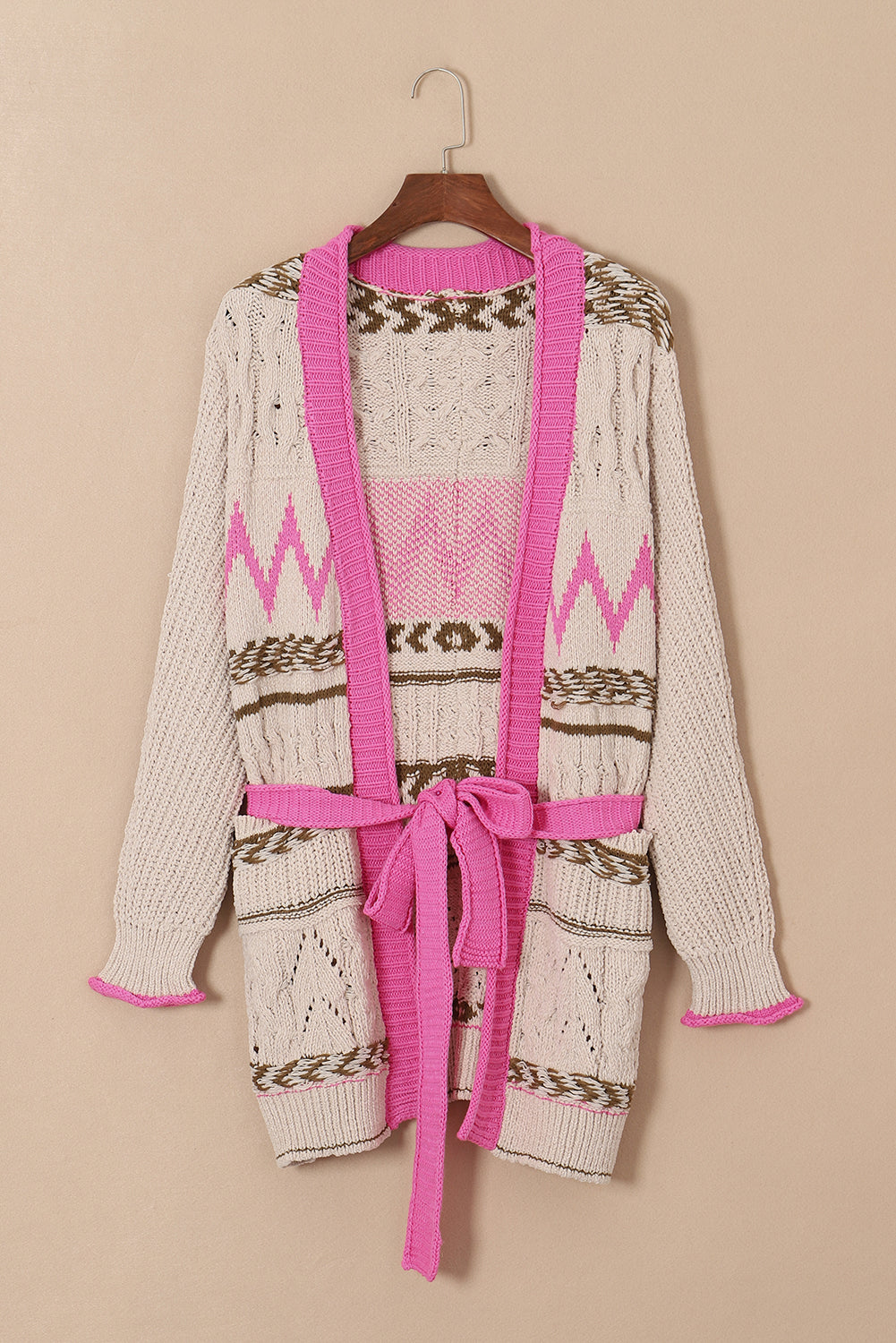 Grauer geometrischer zopfstrick cardigan mit offenen taschen