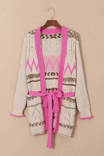 Grauer geometrischer zopfstrick cardigan mit offenen taschen