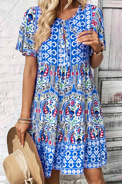 Himmelblau bohemian print krawattenausschnitt rüschensaum kurzes kleid
