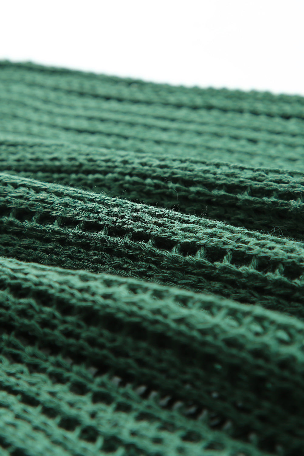 Grünes hohlgestricktes tank-top mit v-ausschnitt
