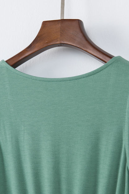 Grünes ärmelloses minikleid mit hoher taille und knöpfen