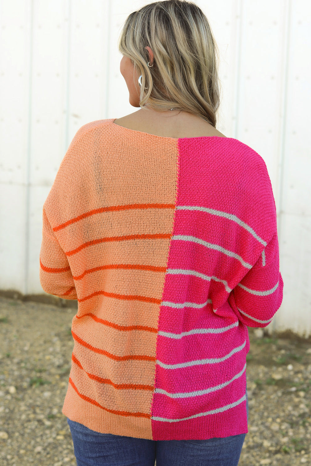 Mehrfarbig gestreifter farbblock strickpullover in lockerer passform