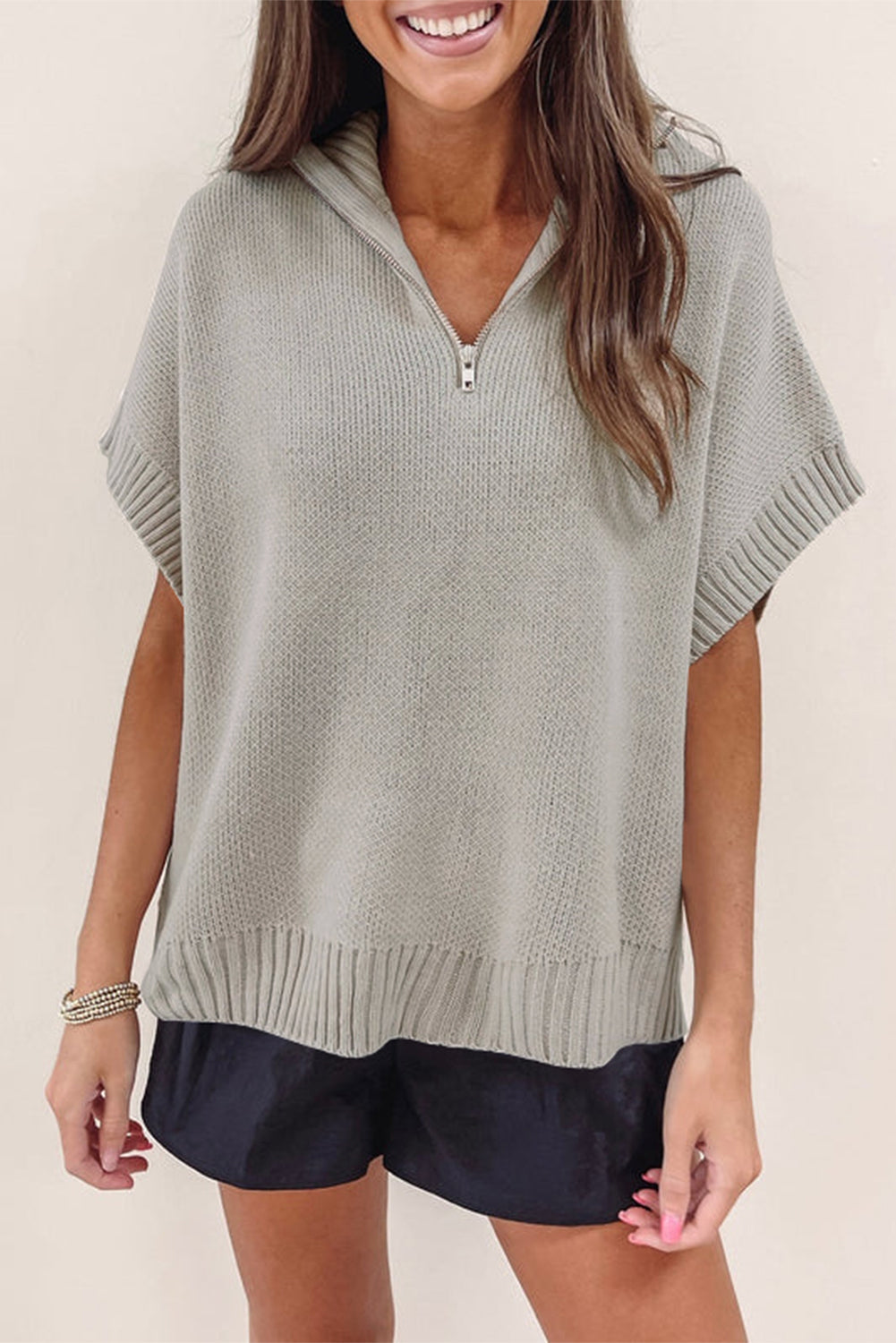 Hellgrauer quarter zip pullover mit kurzen fledermausärmeln