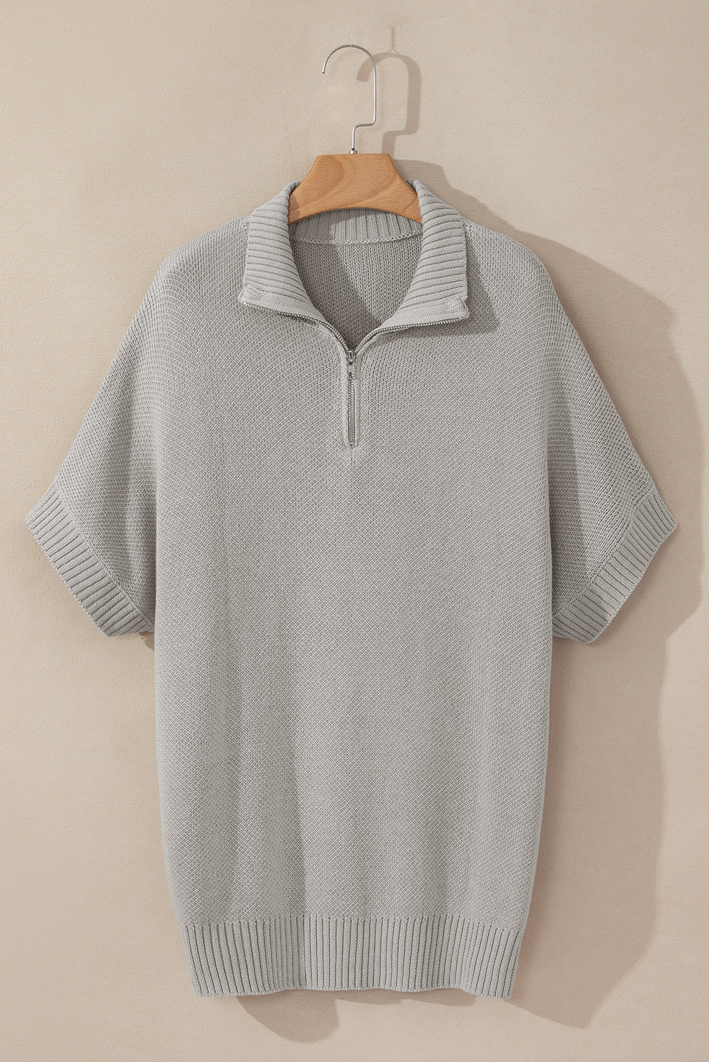 Hellgrauer quarter zip pullover mit kurzen fledermausärmeln