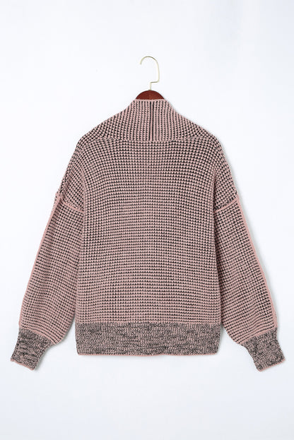 Rosa strickjacke mit waffelstrick und übergroßem kragen