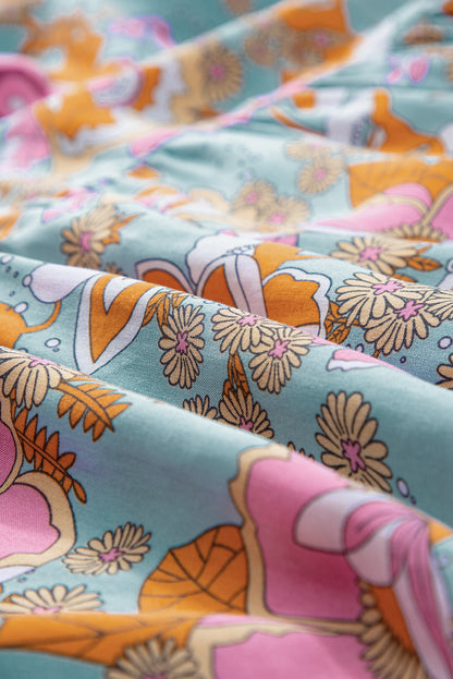 Gelbes kleid mit gesmoktem oberteil, hoher taille und puffärmel mit blumenmuster