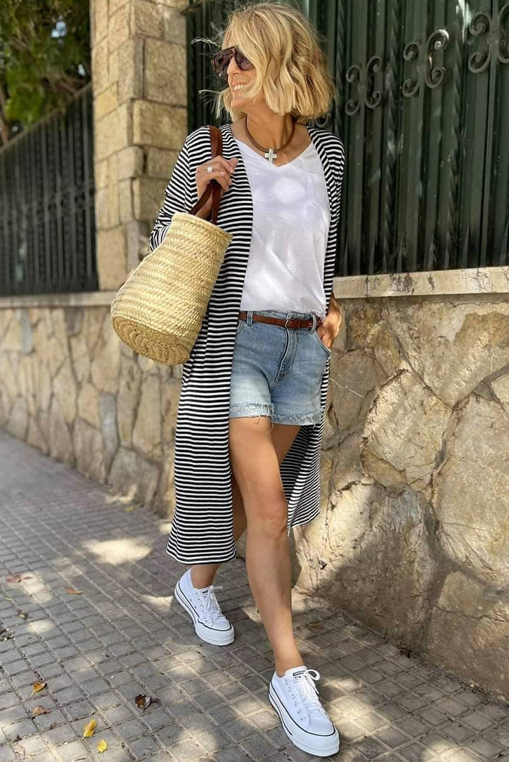 Gestreifte lange strickjacke mit offener vorderseite