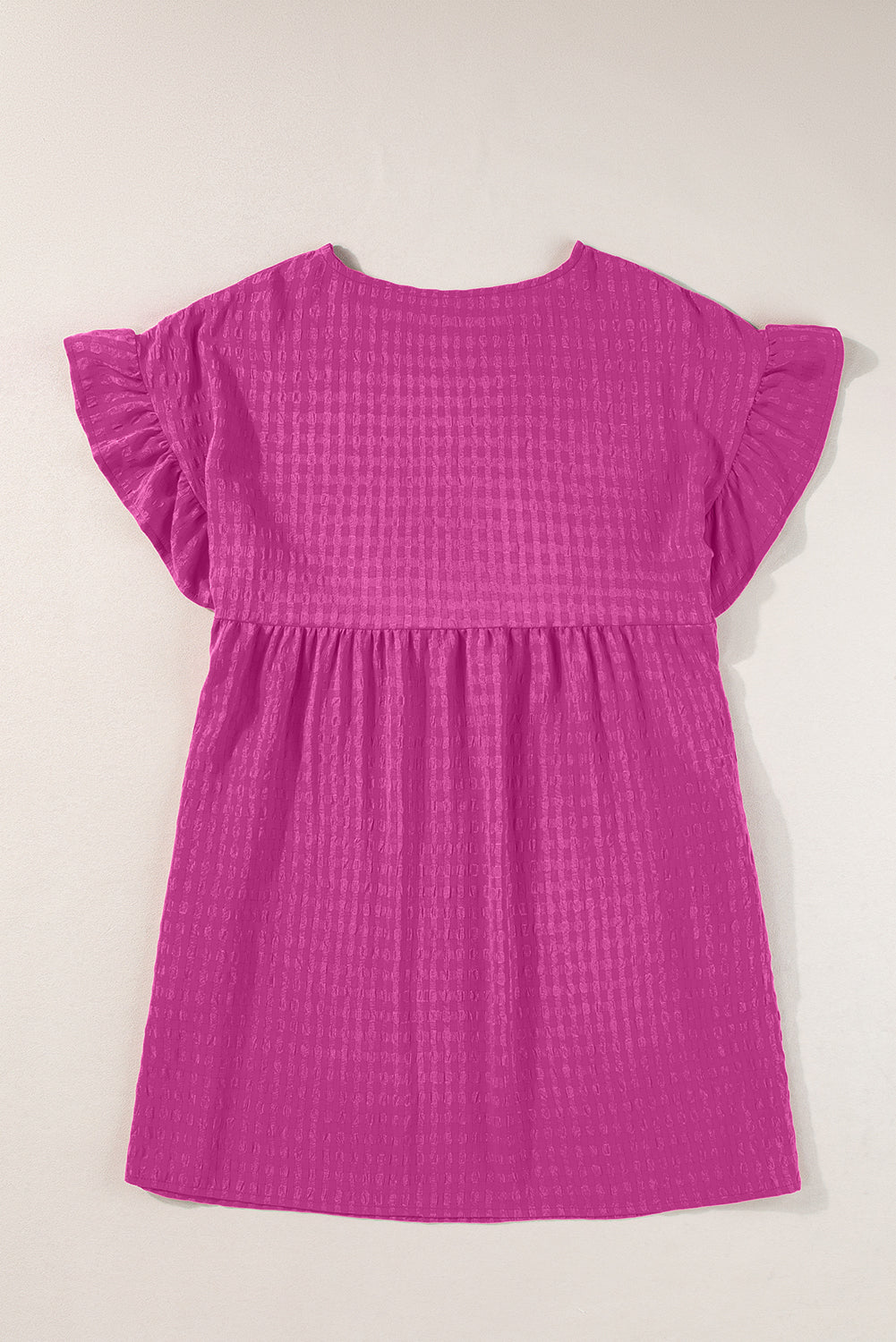 Rosenrotes strukturiertes Minikleid mit kurzen Ärmeln und Rüschen