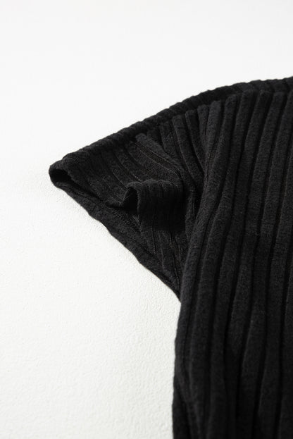 Schwarzer vollfarbiger gerippter kurzarm-overall mit weitem bein