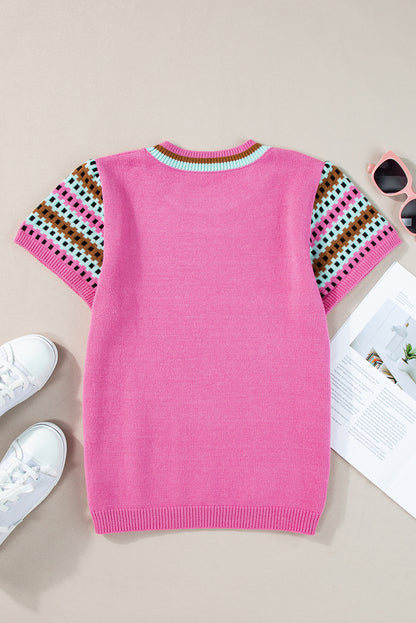 Leuchtend rosa, mit kontrast bedruckter pullover mit rundhalsausschnitt und langen ärmeln