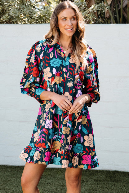 Grünes Minikleid mit Puffärmeln und Rüschen mit Blumendruck
