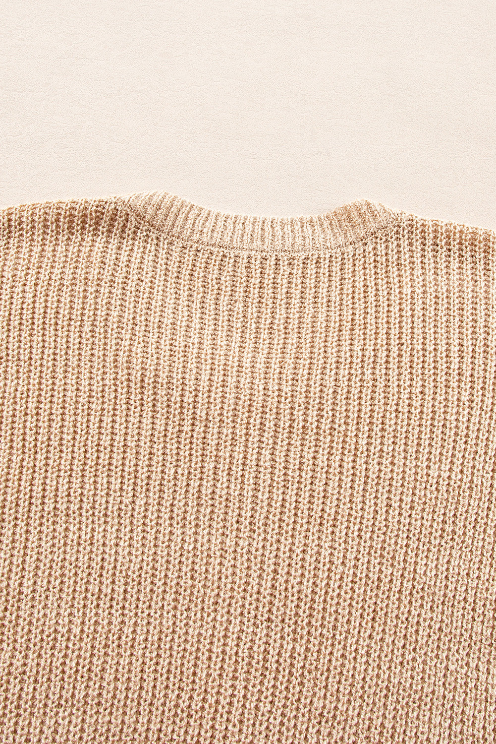 Helles french beige gestreifter pullover mit 3/4 ärmeln und rundhalsausschnitt