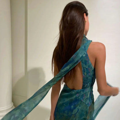 Halterneck-abendkleid mit ausschnitt und figurbetonter passform für damen