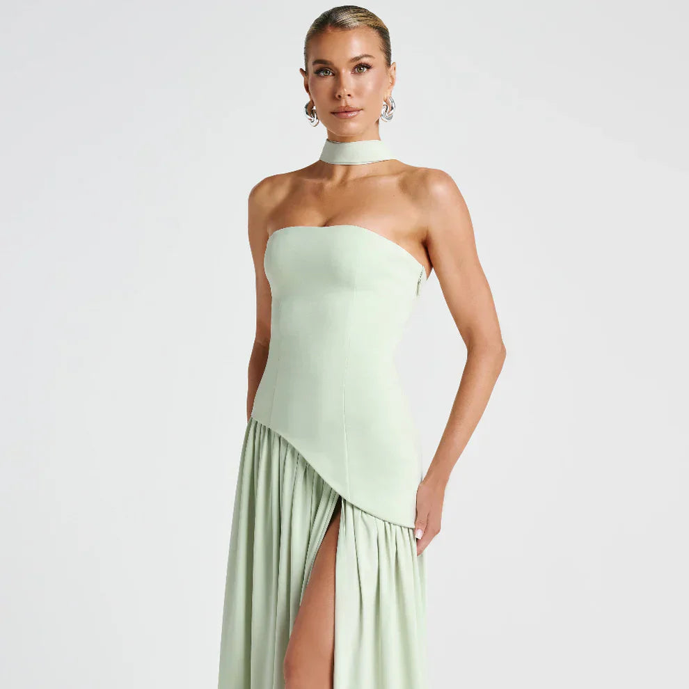 Asymmetrisches cocktailkleid mit hohem kragen und schlitz für damen