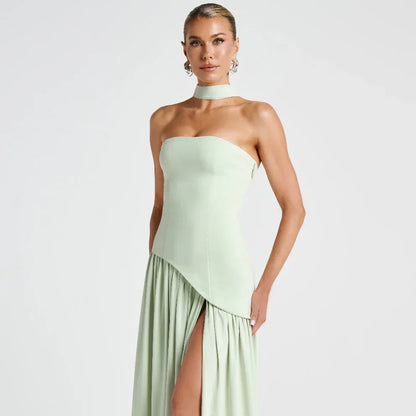 Asymmetrisches cocktailkleid mit hohem kragen und schlitz für damen