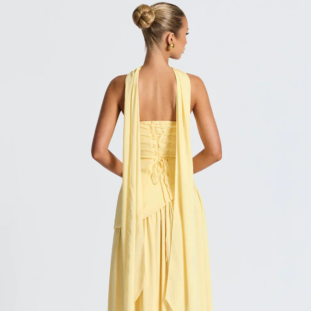 Asymmetrisches cocktailkleid mit hohem kragen und schlitz für damen