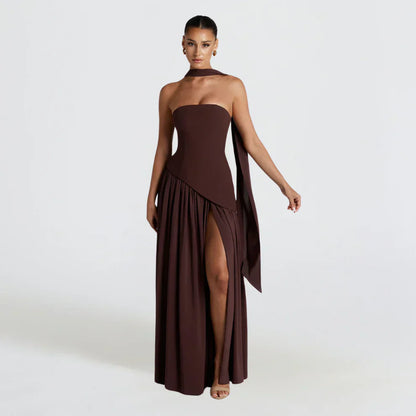 Asymmetrisches cocktailkleid mit hohem kragen und schlitz für damen