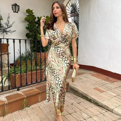 Damen-abendkleid mit blumenmuster und wickelausschnitt – midi-länge – damen