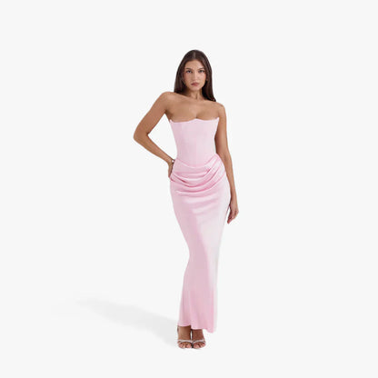 Trägerloses, figurbetontes abendkleid für damen mit rüschen – damen