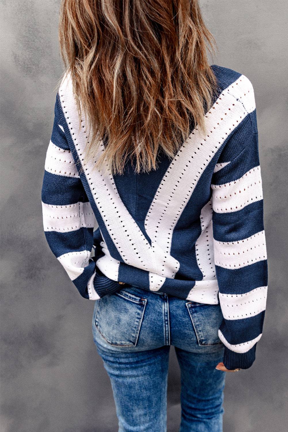 Blau gestreifter colorblock v-ausschnitt strickpullover