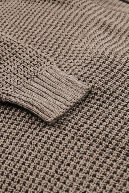 Khakifarbener pointelle-strickpullover mit v-ausschnitt und überschnittenen schultern