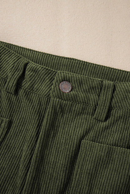 Grüne cordhose mit hoher taille und quadratischen taschen