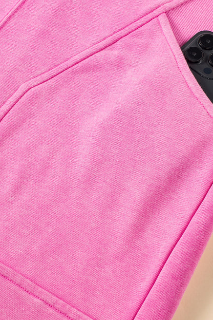 Bonbon sweatshirt-kleid mit viertelreißverschluss und kapuzenärmel