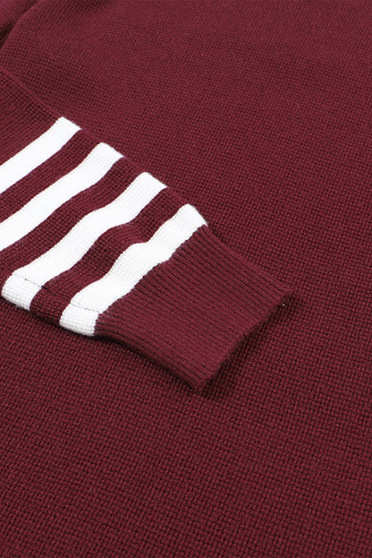 Rot gestreifter einfarbiger strickpullover mit ärmeln