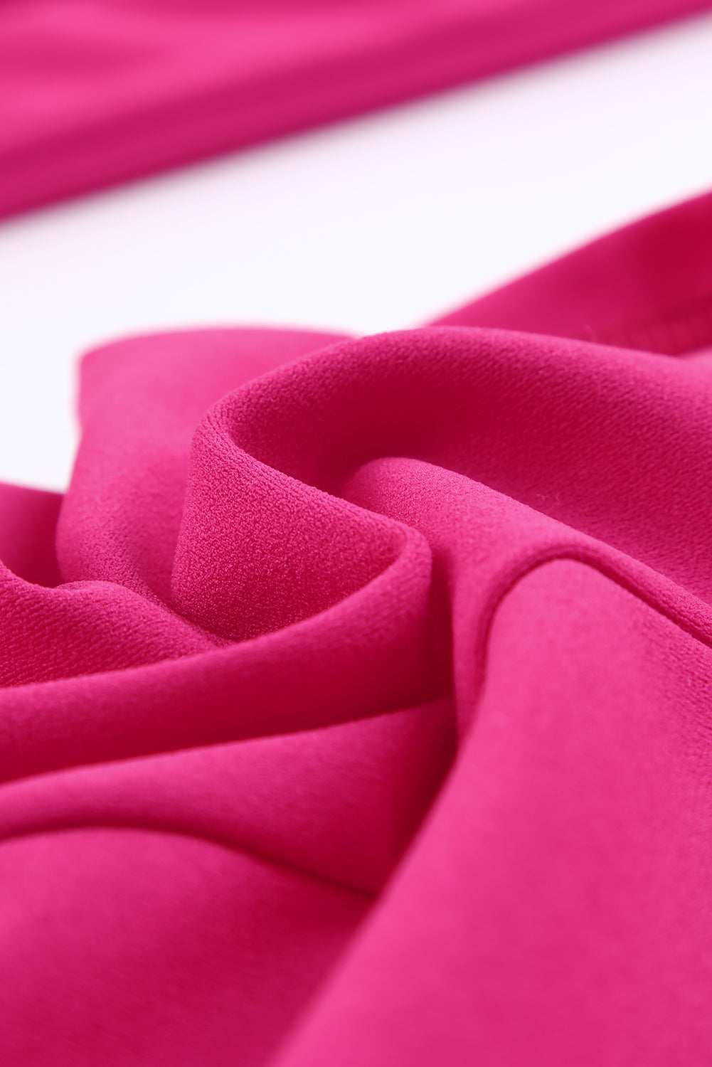 Rose hose mit geteiltem saum und hoher taille