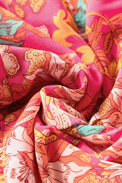 Rosa geblümtes kleid mit quadratischem ausschnitt und gerafften ärmeln