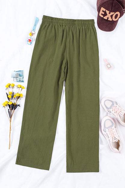 Grüne hose mit kordelzug und elastischer taille lange, gerade hosenbeine