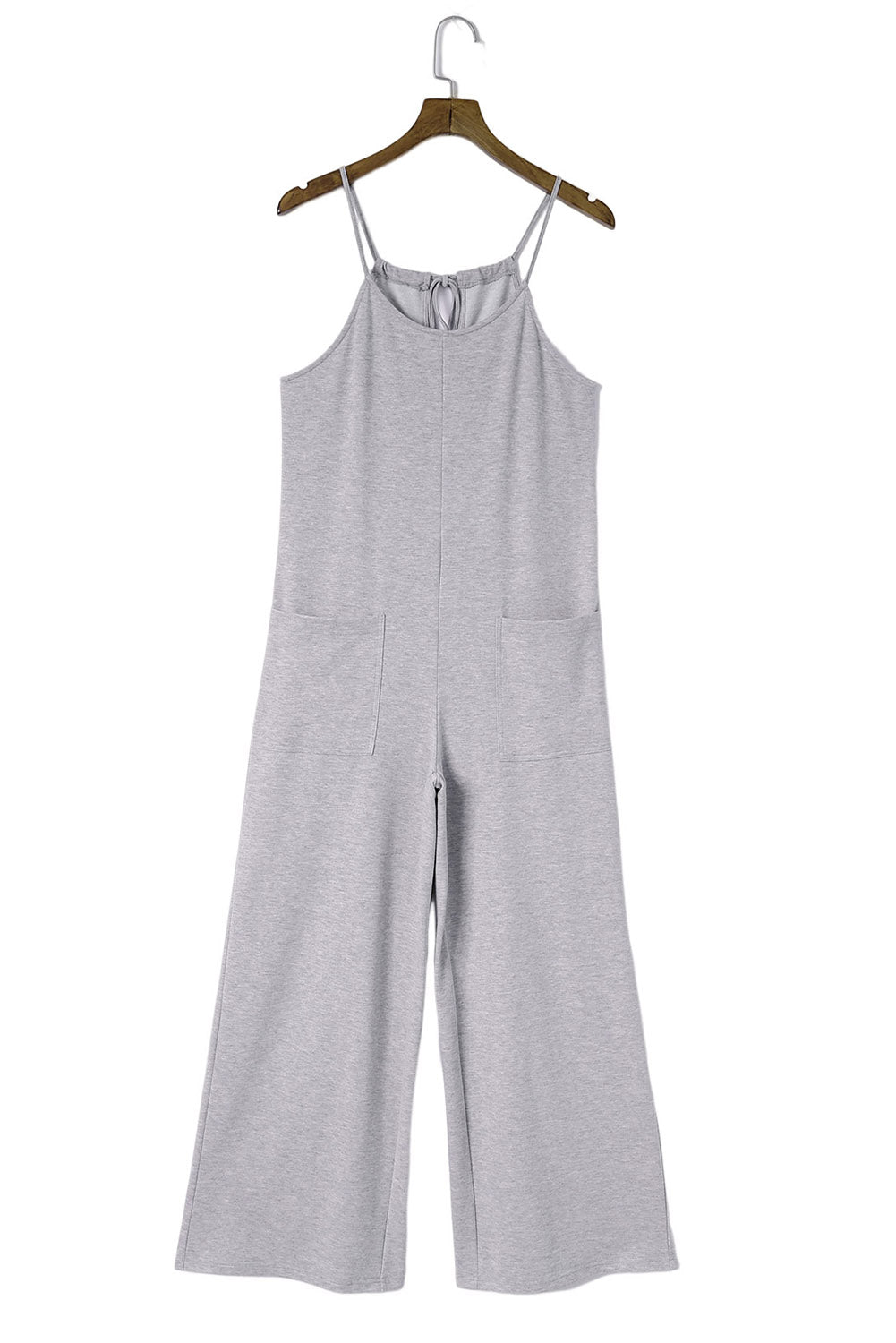 Grauer spaghetti-träger-overall mit aufgesetzten taschen und weitem bein