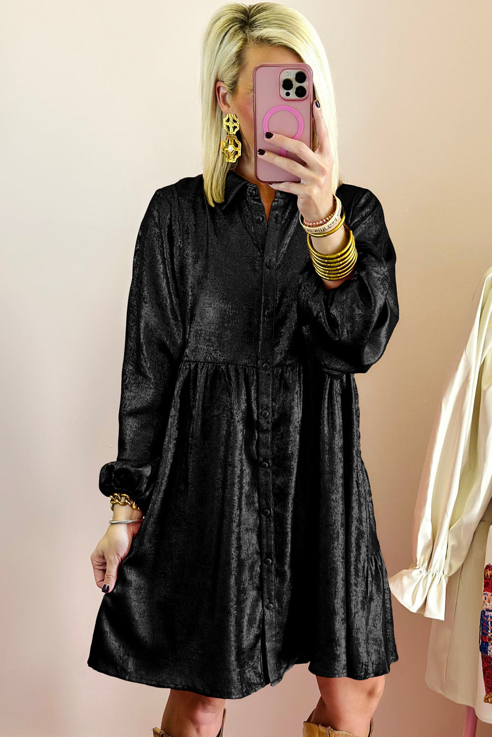 Schwarzer metallic-glanz puffärmel button up mini shirt kleid