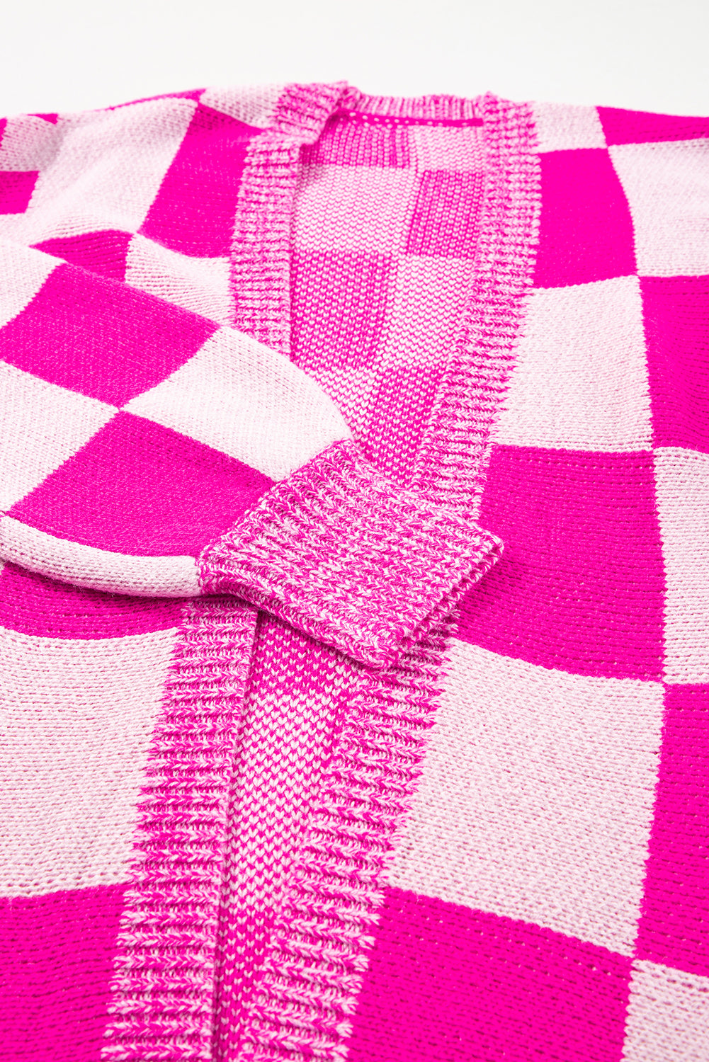 Rot karierte strickjacke mit geripptem saum und offener vorderseite