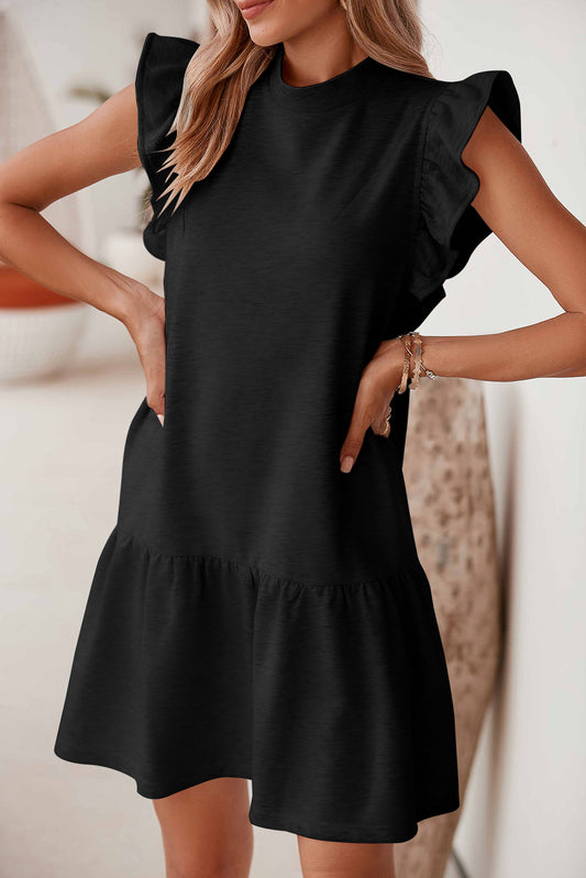 Schwarzes shiftkleid mit rundhalsausschnitt und flatterärmeln