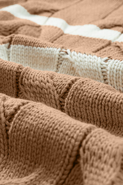Dunkelkhakifarbener gestreifter kurzarmpullover mit zopfmuster