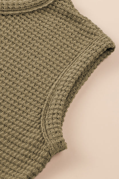 Dschungelgrünes ärmelloses langes Kleid aus Waffelstrick mit Schlitzen