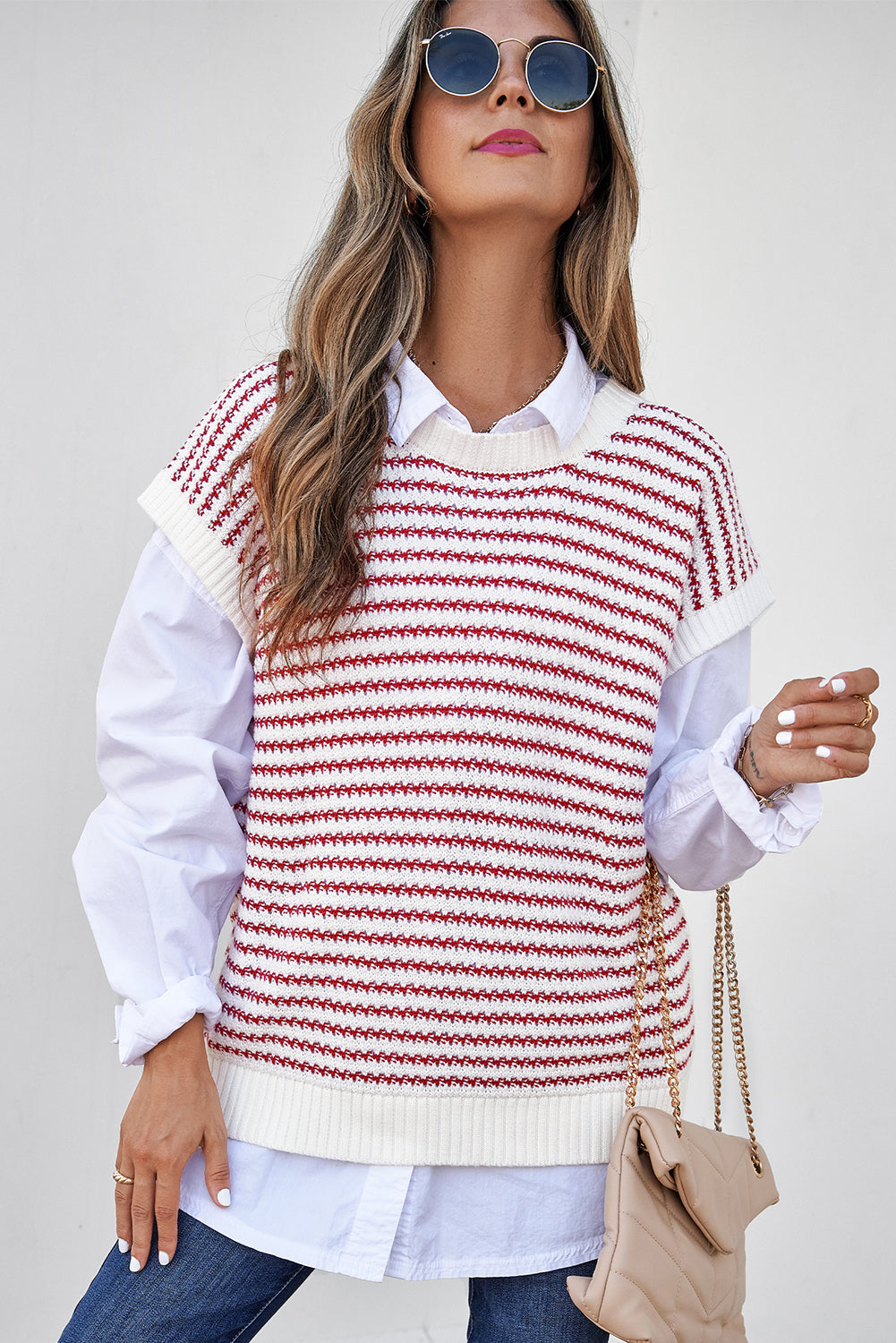 Rot gestreifte, gerippte weste mit lockerer passform und gestricktem pullover
