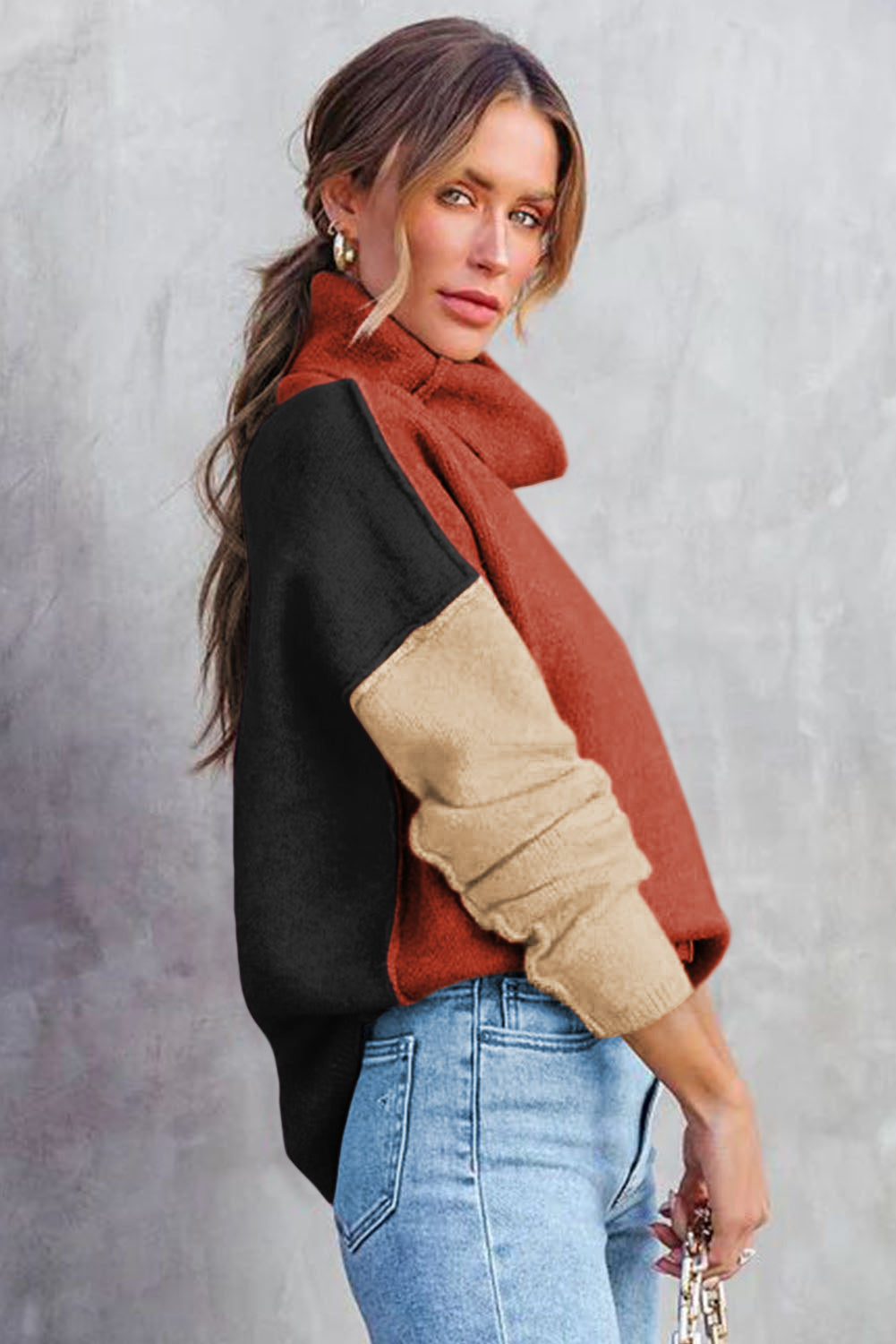 Clay roter farbblock-rollkragenpullover mit tropfenschulter-strickpullover