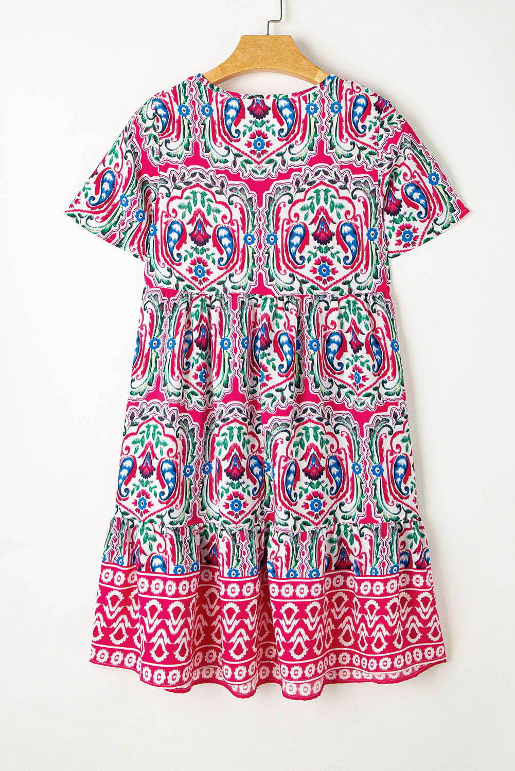 Rosa bohemian print krawattenausschnitt rüschensaum kurzes kleid