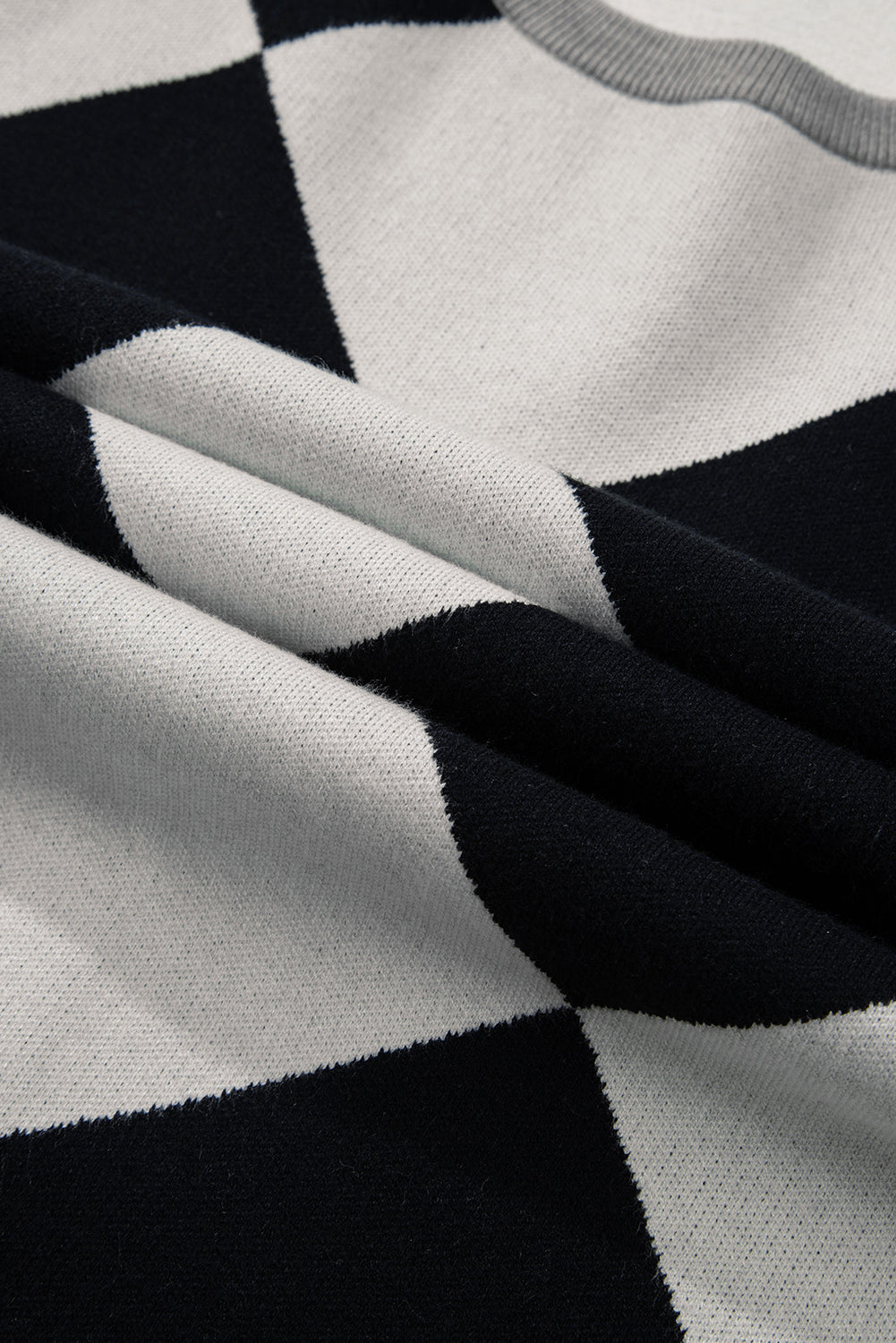 Schwarzer colorblock-cardigan mit geknöpften schultern und lockerer passform
