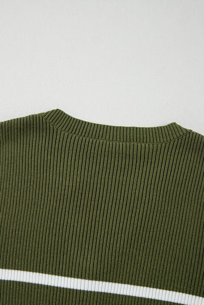 Grüner streifen rippenstrick henley knöpfe slim fit pullover