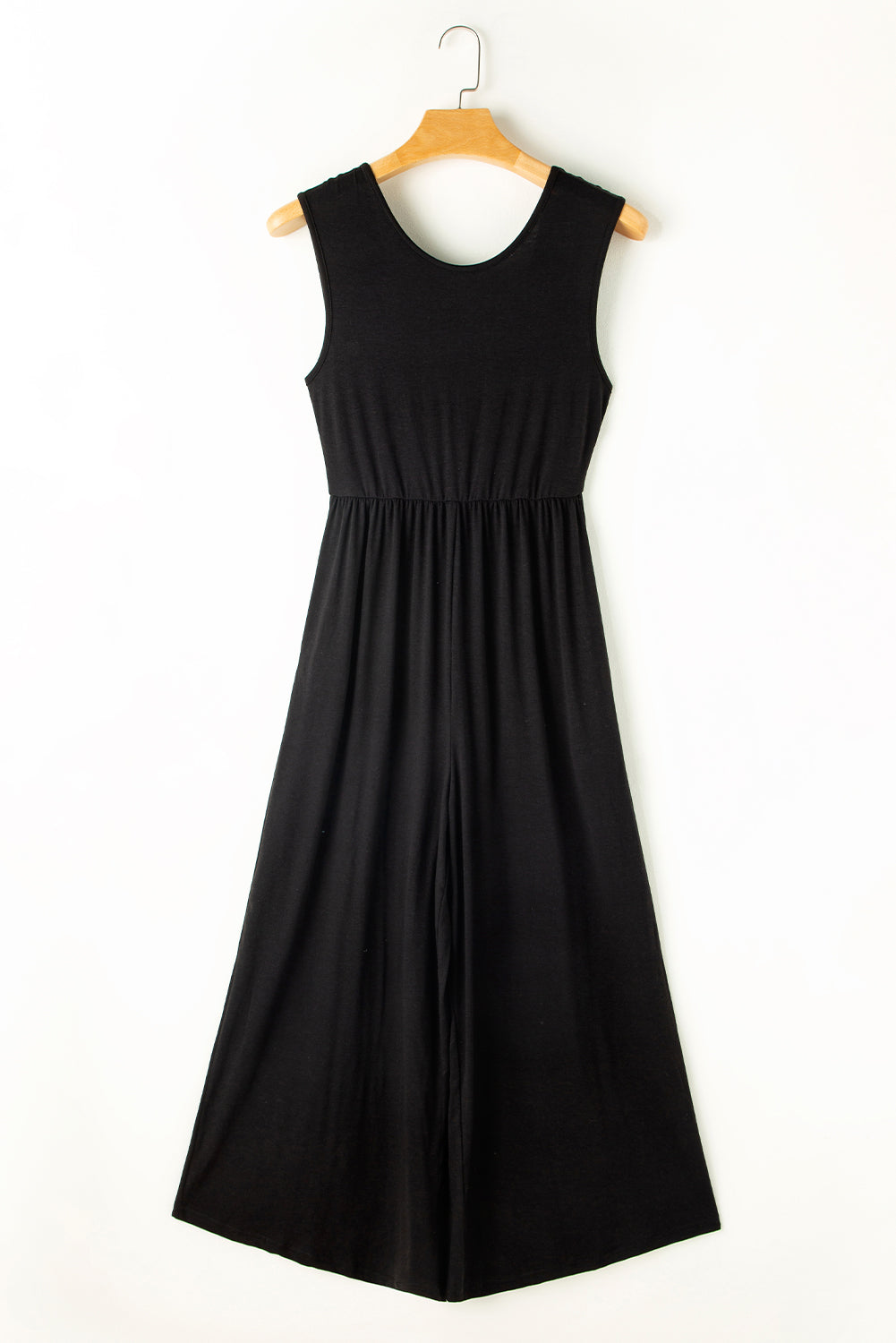 Schwarzer jumpsuit mit weitem bein und offenem rücken