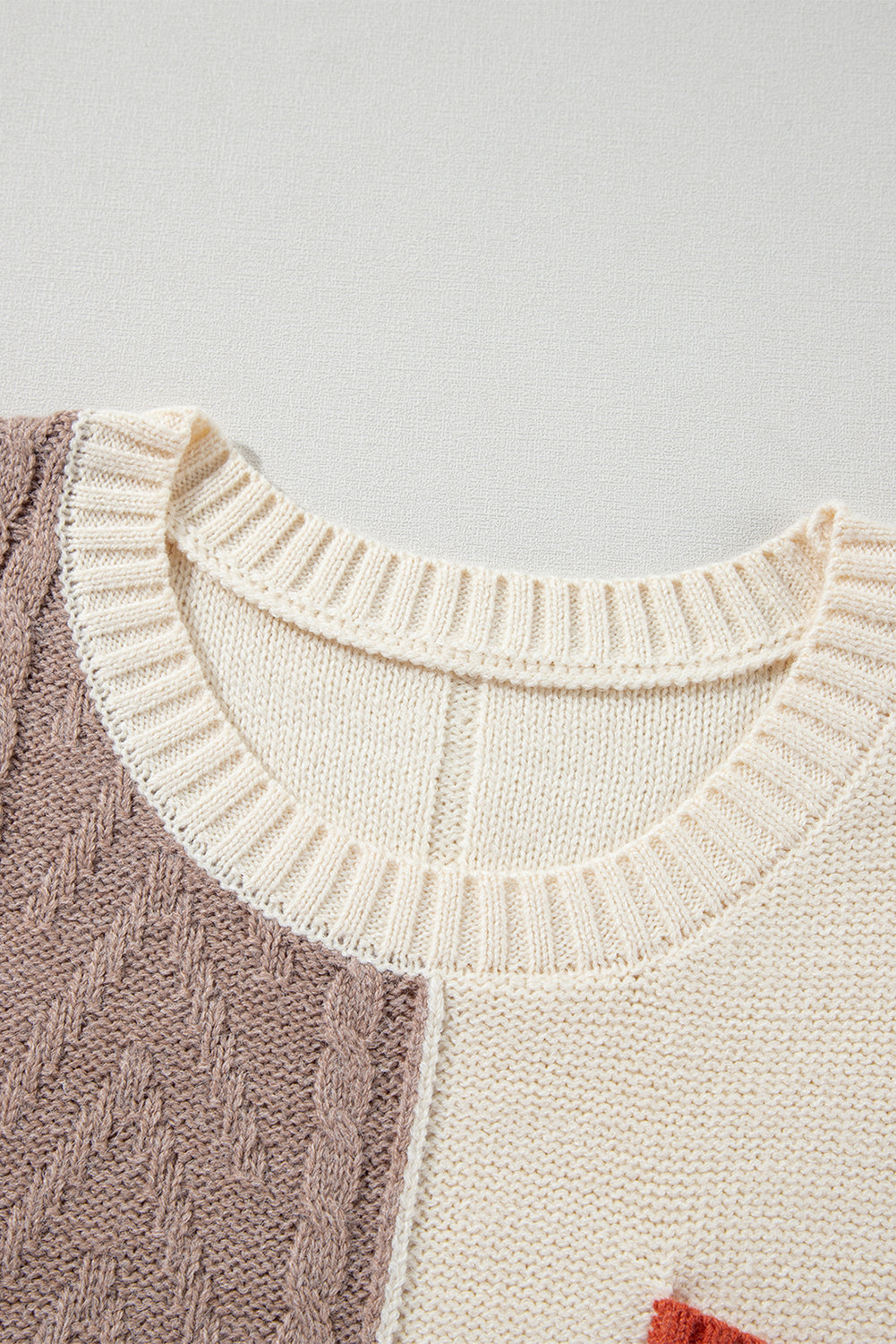 Gold flame colorblock pullover mit aufgesetzten taschen und schultertaschen