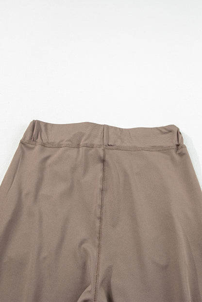 Dunkelbraune jogginghose mit taschen und kordelzug an der taille