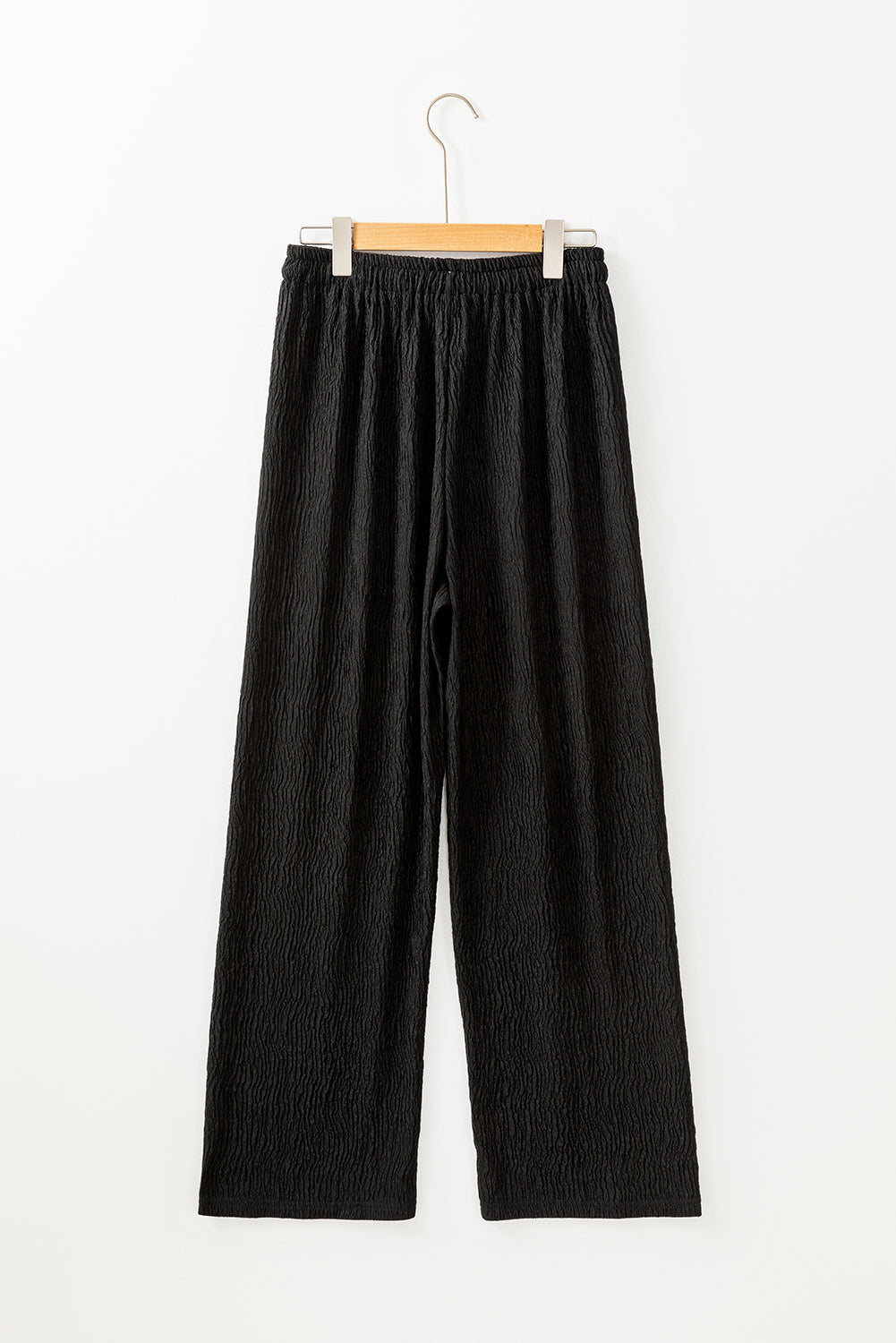 Schwarze strukturierte hose mit lockerem kordelzug