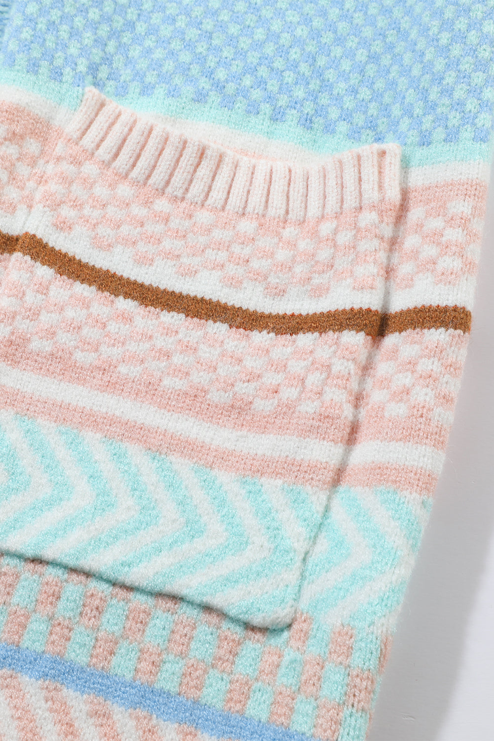Mehrfarbig gestreifte, bedruckte strickjacke mit offener front
