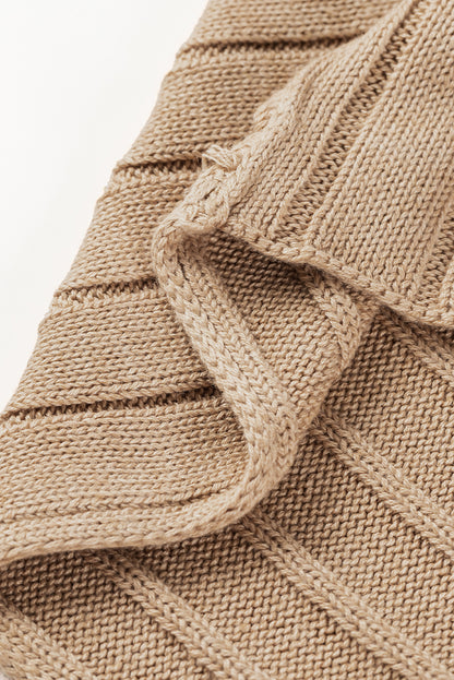 Braunes rippenstrick-dolman-top mit offener naht