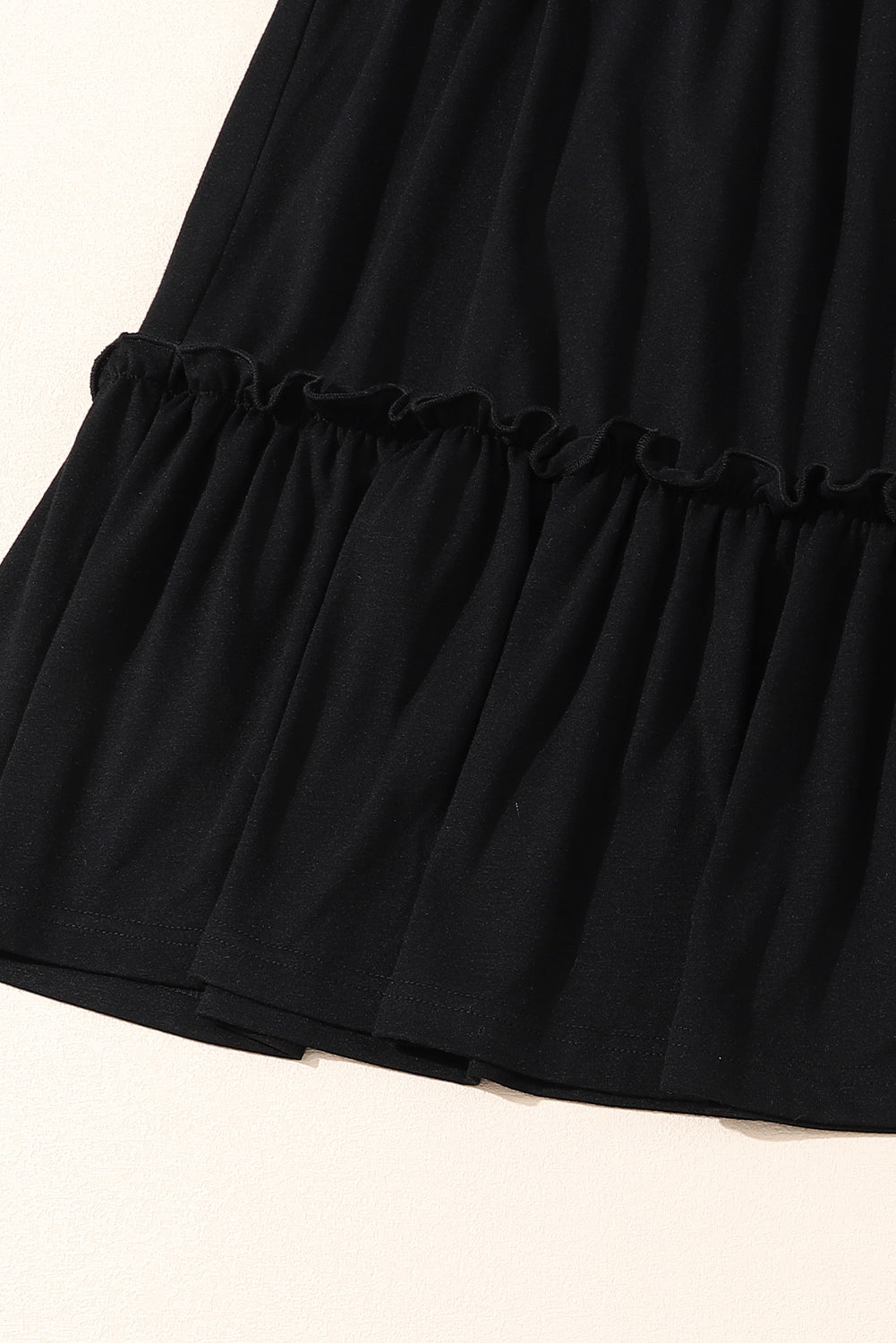 Schwarzes gestreiftes leoparden-patch-ärmel-rüschen-kleid in übergröße